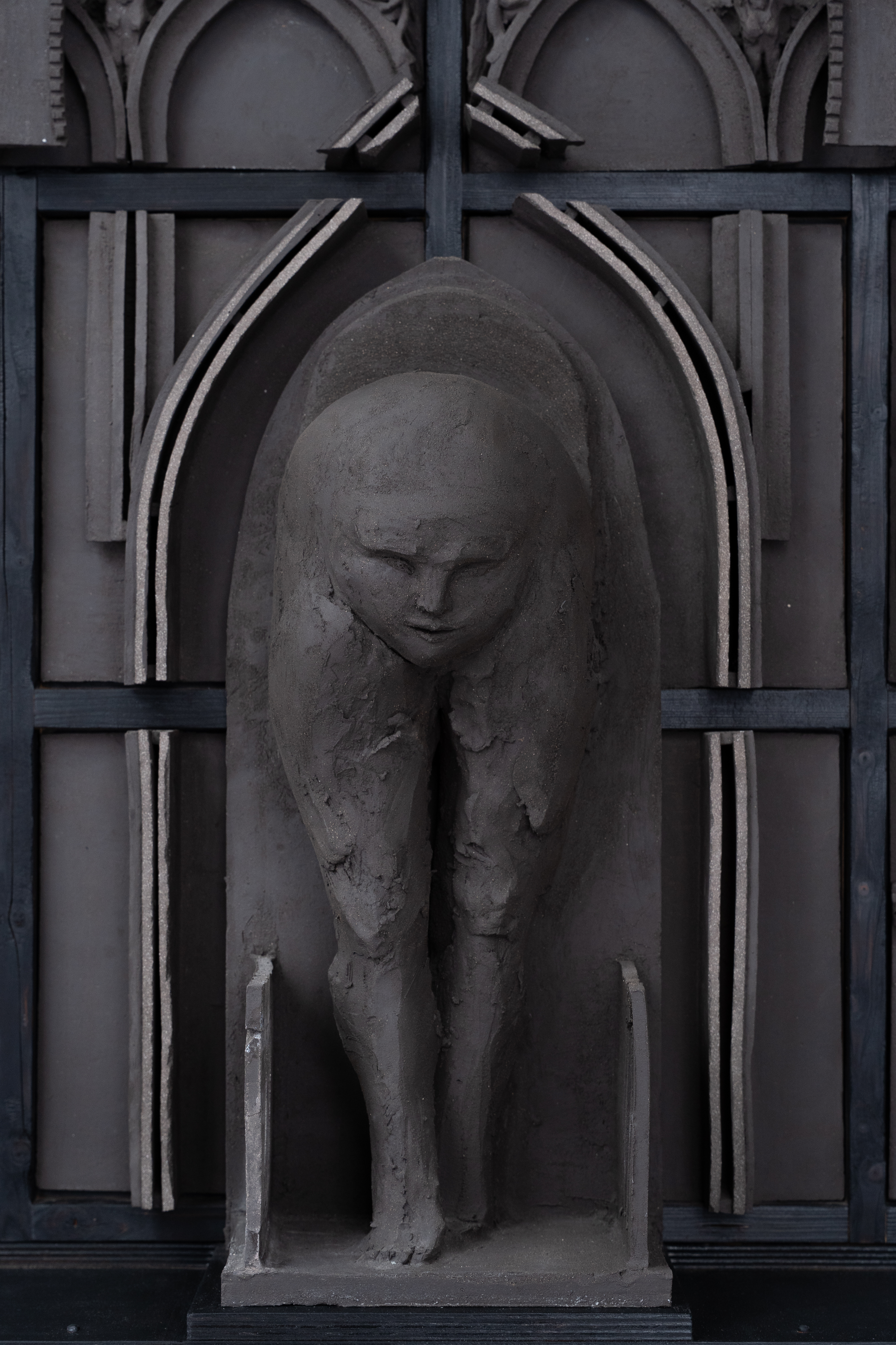 Oratoire, détail — Baubô centrale dans l'arche. Photo © Octave Pineau-Furet